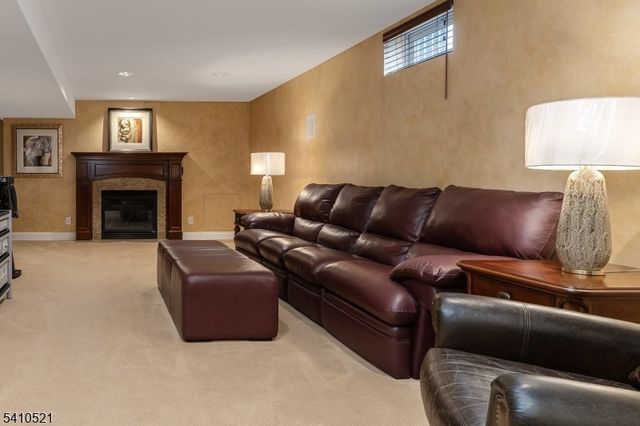 11 Messenger Ln, Raritan Twp., NJ 08551