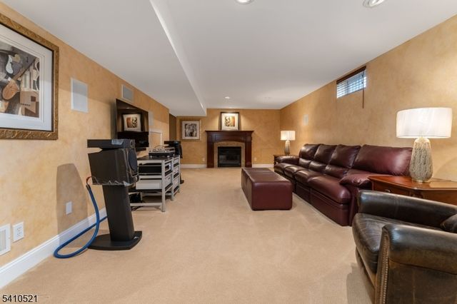11 Messenger Ln, Raritan Twp., NJ 08551