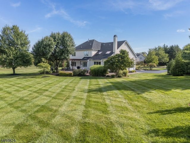 11 Messenger Ln, Raritan Twp., NJ 08551