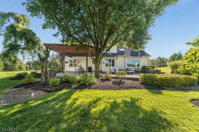 11 Messenger Ln, Raritan Twp., NJ 08551
