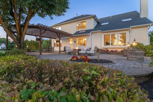 11 Messenger Ln, Raritan Twp., NJ 08551