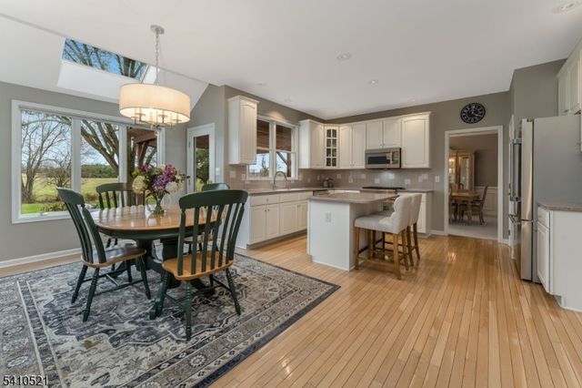 11 Messenger Ln, Raritan Twp., NJ 08551