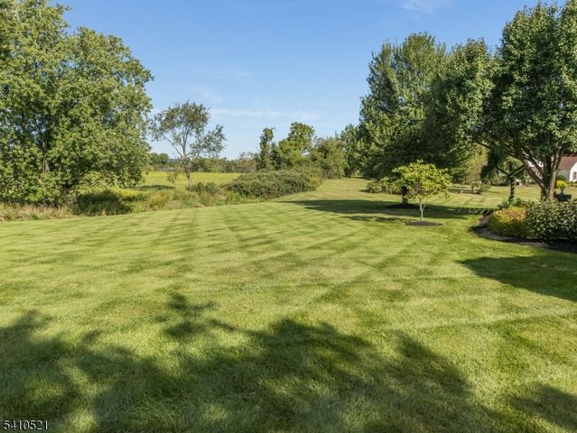 11 Messenger Ln, Raritan Twp., NJ 08551