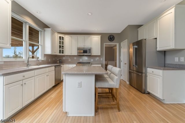 11 Messenger Ln, Raritan Twp., NJ 08551