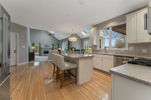 11 Messenger Ln, Raritan Twp., NJ 08551
