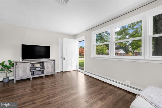 103 LAWNTON RD, Norristown, PA 19401