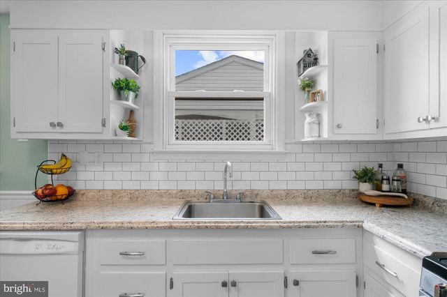 103 LAWNTON RD, Norristown, PA 19401