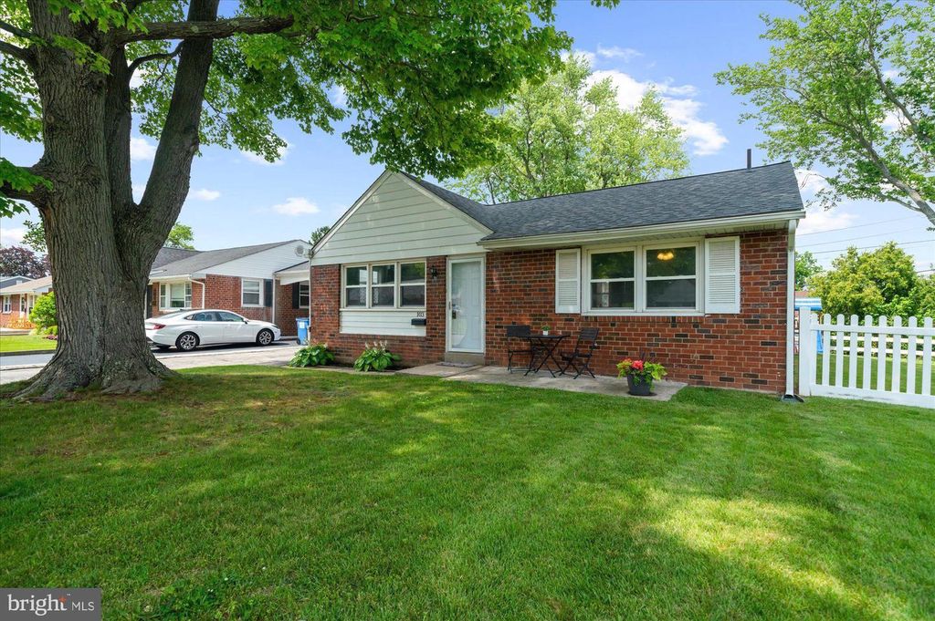 103 LAWNTON RD, Norristown, PA 19401