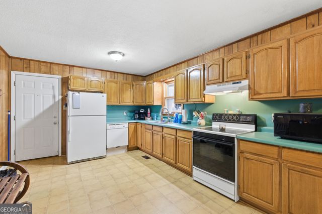 820 Collier Road, Toccoa, GA 30577