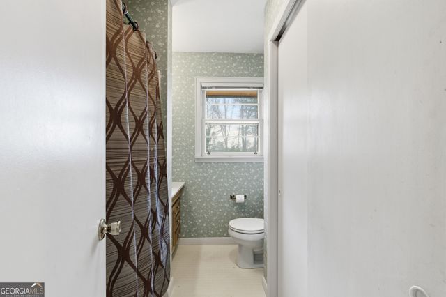 820 Collier Road, Toccoa, GA 30577