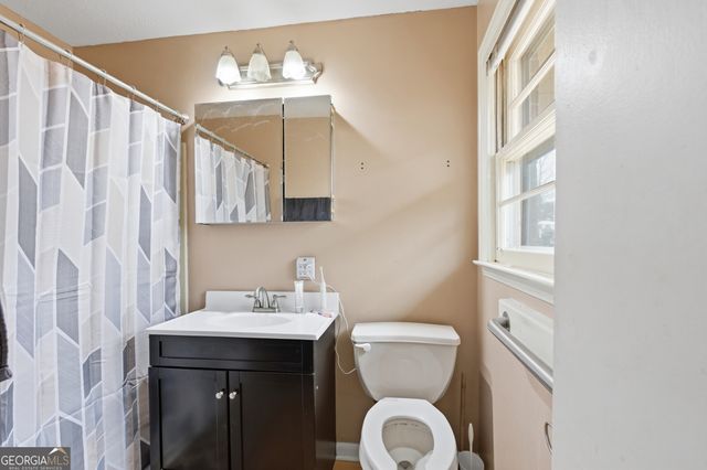 820 Collier Road, Toccoa, GA 30577