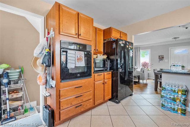 25015 Chernick Street, Taylor, MI 48180