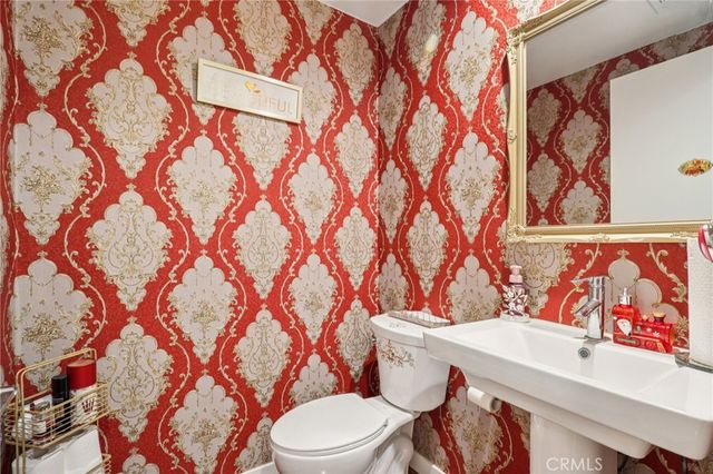 13225 Victory Boulevard, Valley Glen, CA 91401