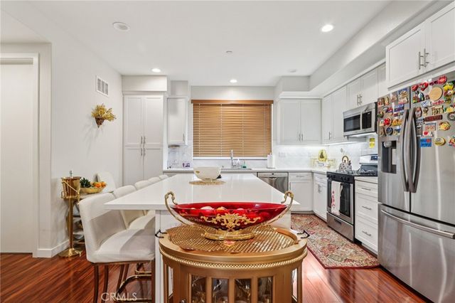 13225 Victory Boulevard, Valley Glen, CA 91401