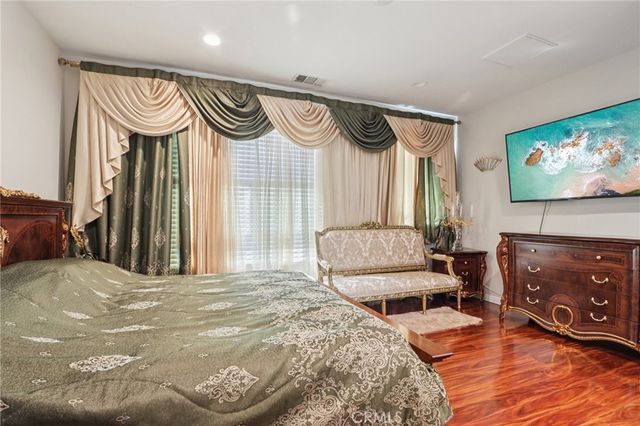 13225 Victory Boulevard, Valley Glen, CA 91401