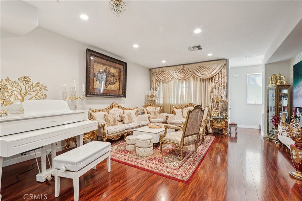13225 Victory Boulevard, Valley Glen, CA 91401