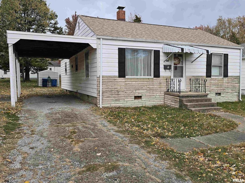 Image 1 of property listing at 2712 LOGAN Street, Mt Vernon, IL 62864