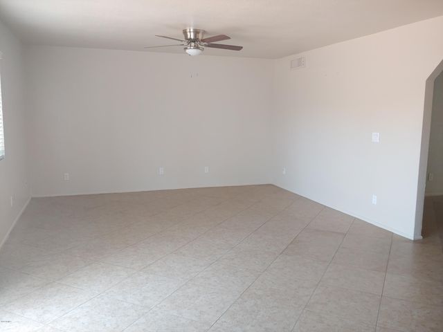 568 W CAROLINE Lane, Chandler, AZ 85225