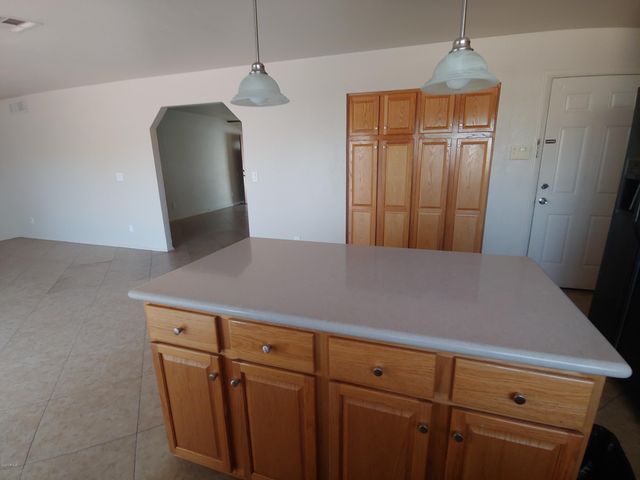 568 W CAROLINE Lane, Chandler, AZ 85225