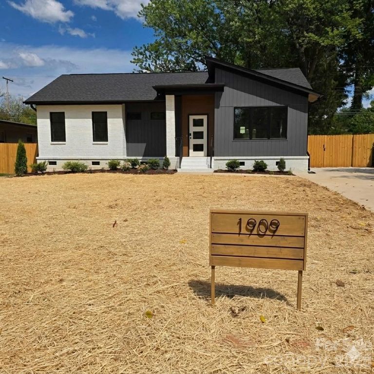 1909 Windham Place, Charlotte, NC 28205