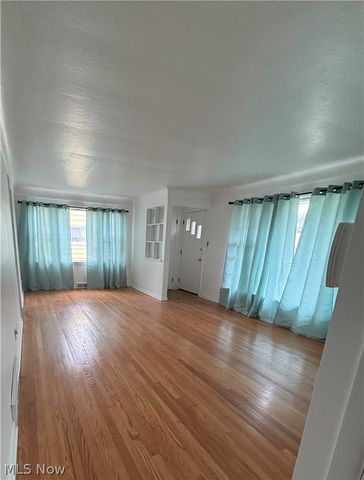 20732 APPLEGATE Road, Maple Heights, OH 44137