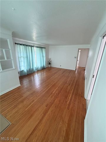 20732 APPLEGATE Road, Maple Heights, OH 44137