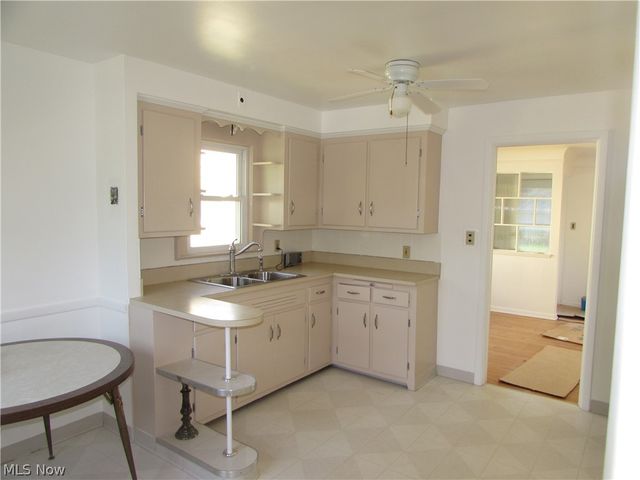 20732 APPLEGATE Road, Maple Heights, OH 44137