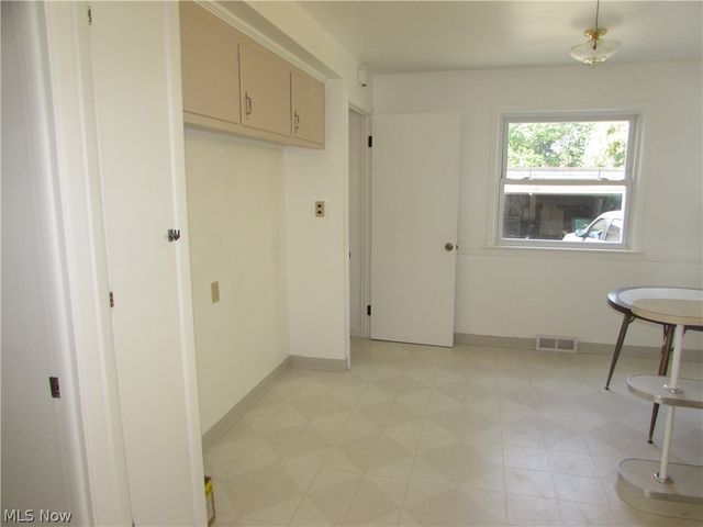 20732 APPLEGATE Road, Maple Heights, OH 44137