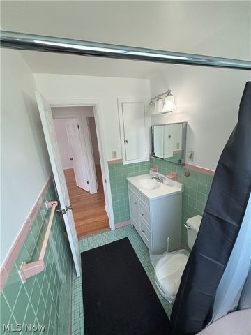 20732 APPLEGATE Road, Maple Heights, OH 44137