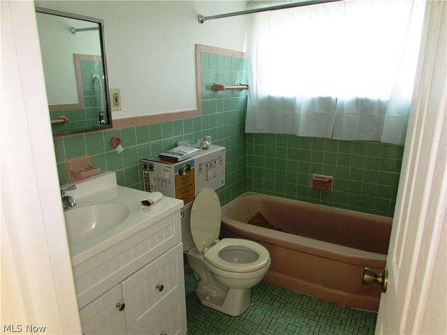 20732 APPLEGATE Road, Maple Heights, OH 44137