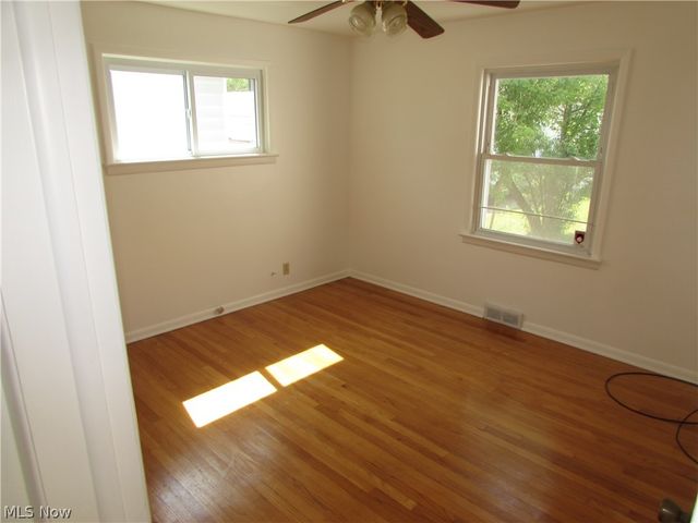 20732 APPLEGATE Road, Maple Heights, OH 44137