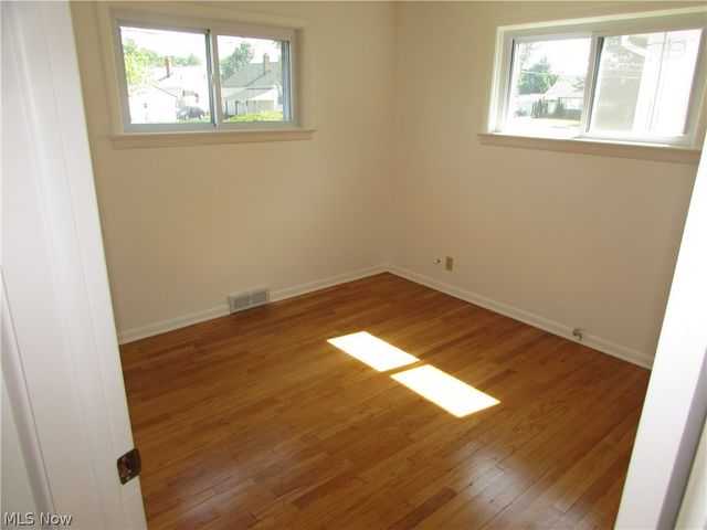 20732 APPLEGATE Road, Maple Heights, OH 44137