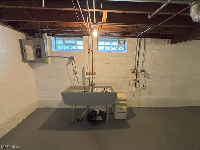 20732 APPLEGATE Road, Maple Heights, OH 44137