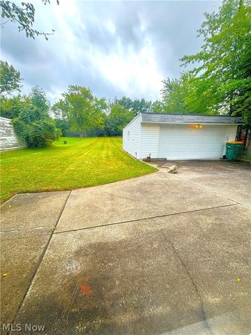 20732 APPLEGATE Road, Maple Heights, OH 44137