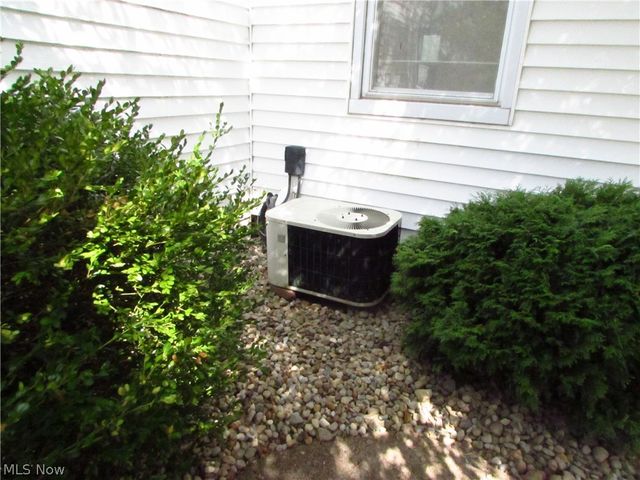 20732 APPLEGATE Road, Maple Heights, OH 44137