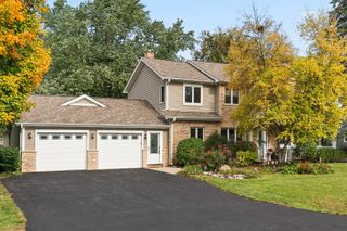 23W620 Walnut Street, Roselle, IL 60172