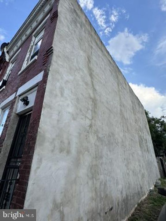 1038 W MONMOUTH ST, PHILADELPHIA, PA 19133 — photo 2
