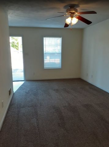 784 Cherrybark Ln Apt 2, Clarksville, TN 37040