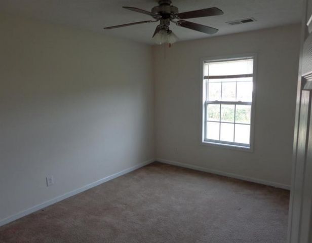 784 Cherrybark Ln Apt 2, Clarksville, TN 37040