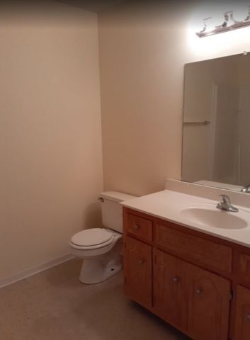 784 Cherrybark Ln Apt 2, Clarksville, TN 37040