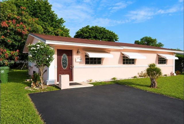 2221 NW 30th Way, Fort Lauderdale, FL 33311