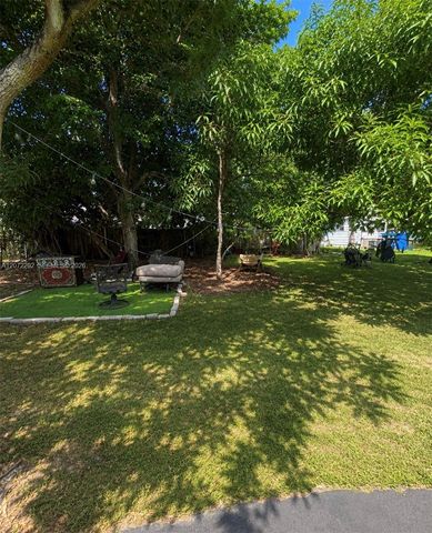 2221 NW 30th Way, Fort Lauderdale, FL 33311