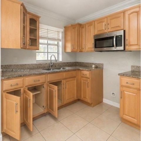 2221 NW 30th Way, Fort Lauderdale, FL 33311