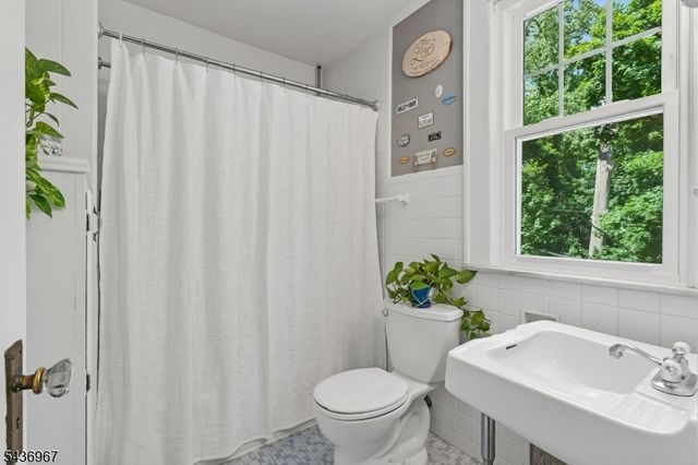 31 Macopin Ave, Montclair Twp., NJ 07043