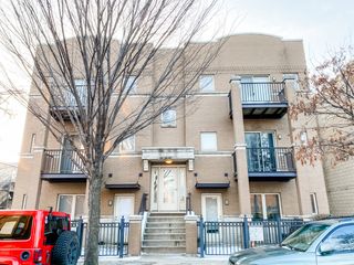 914 S Racine Avenue 202, Chicago, IL 60607