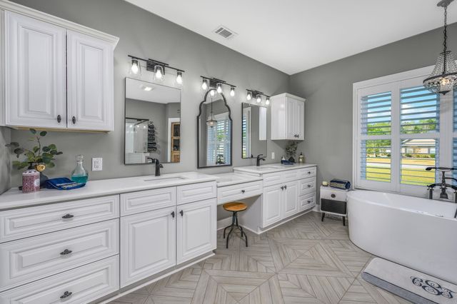 103 Dale Glen Ln., Loris, SC 29569
