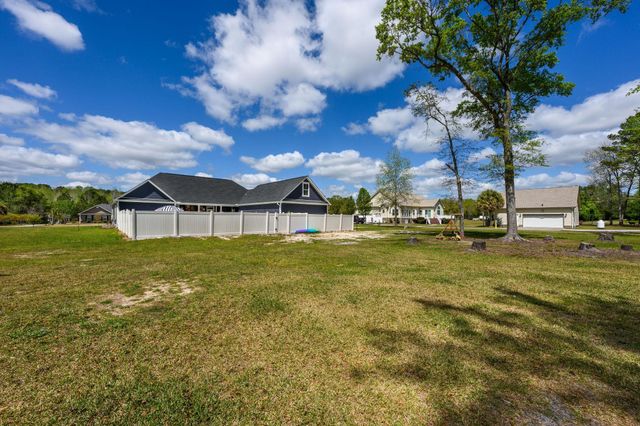 103 Dale Glen Ln., Loris, SC 29569