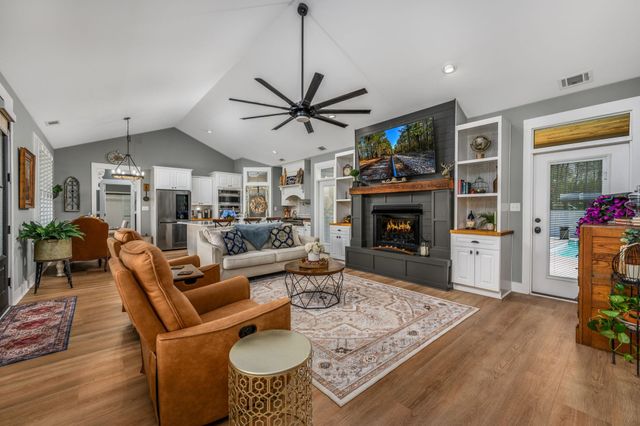 103 Dale Glen Ln., Loris, SC 29569