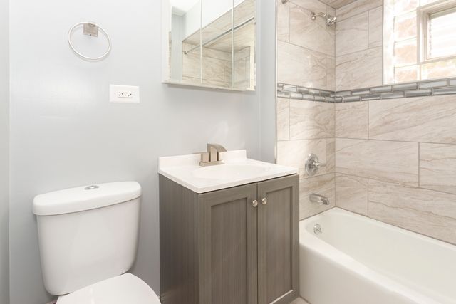 4820 W Roscoe Street 2, Chicago, IL 60641