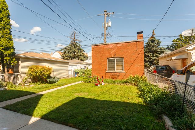 4820 W Roscoe Street 2, Chicago, IL 60641